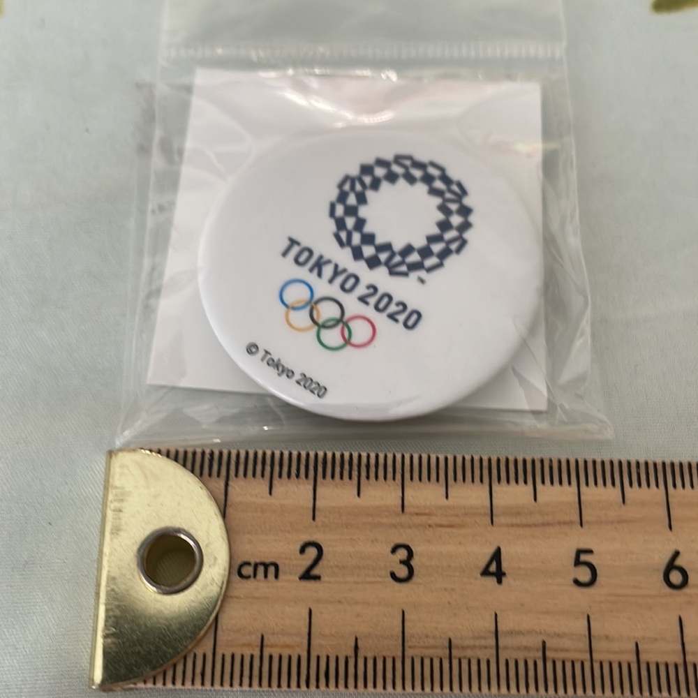 Tokyo 2020 Olympic Pin Button - Picture 3 of 3